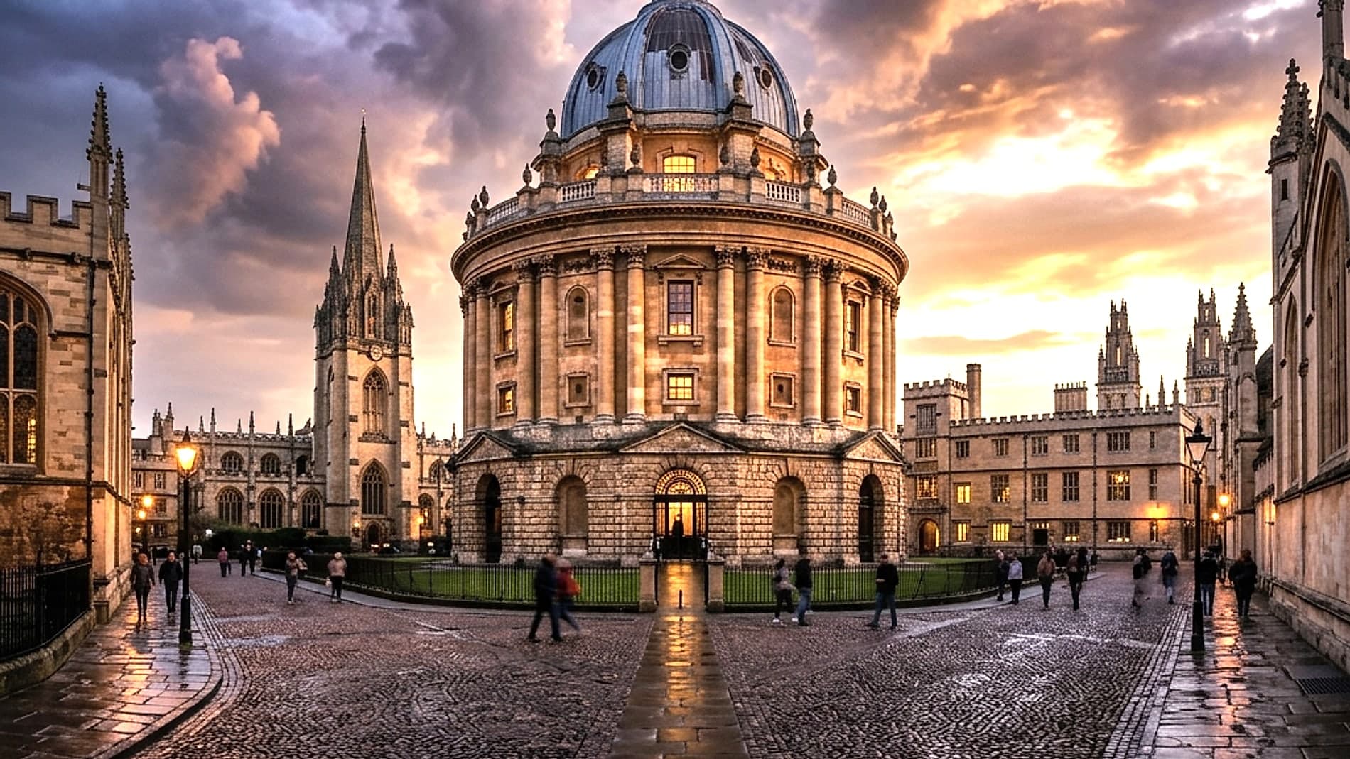 The Radcliffe Camera in Oxford at dusk